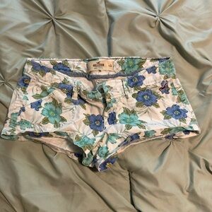 Hollister Women's Floral Shorts - Blue and Green